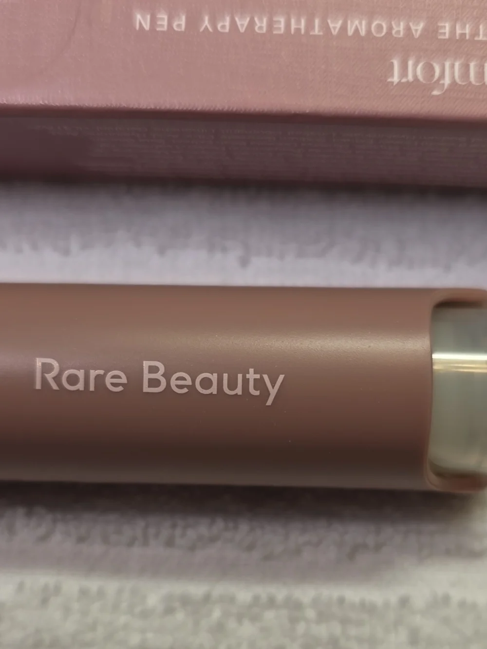 Rare Beauty Comfort Soothe Aromatherapy Pen - Nude Brown